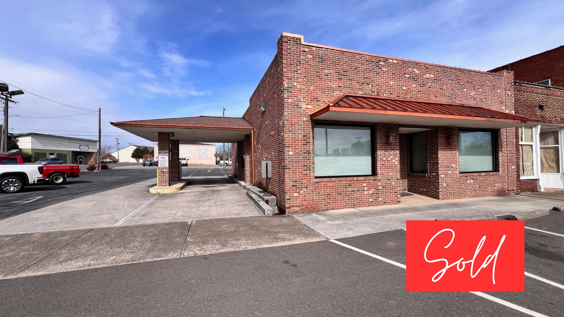 This image is by Powell Auction & Realty.