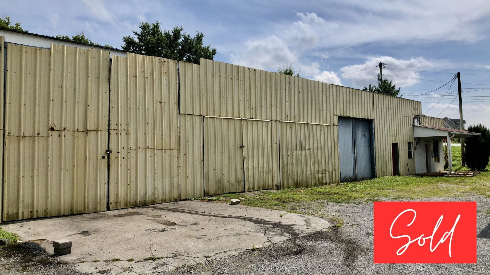 This image is by Powell Auction & Realty.